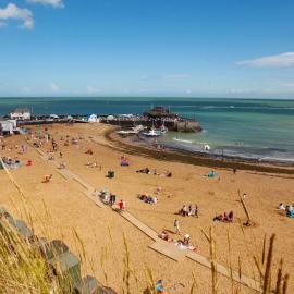 Sunshine Villa Broadstairs sleeps 8 close to beach