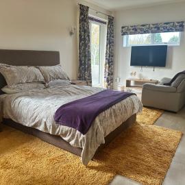 Double Ensuite Ground Floor Easy to Cardiff