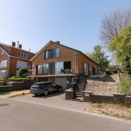 Casiola - Villa Near Beach with Double Parking, Hotel in Oostduinkerke