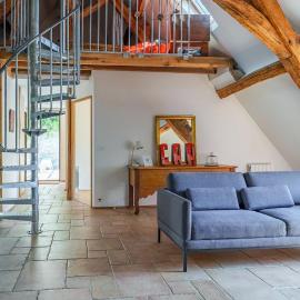 Duplex de charme dans résidence avec piscine 5 mn Amboise, hotel in Pocé-sur-Cisse