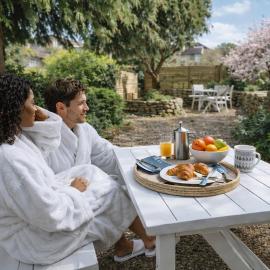 Heron Stays Bath- Boutique Period Properties, 7 Bedrooms, Parking for 4 Cars, Just 3 Miles to Bath Central, Sleeps 15, hotel en Bath