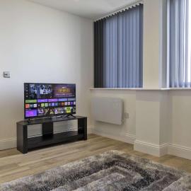 Spacious 1 Bed Apartment in Gravesend w Games Room