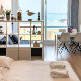 Casiola - Beach Studio with Balcony & Sea View、ゼーブルッヘのホテル