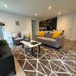 Luton airport 6 min, 2-bed flat, free parking