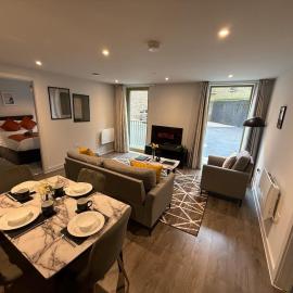 Luton airport 6 min, 2-bed flat, free parking