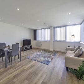Modern 2 Bed Apartment in Gravesend w Games Room