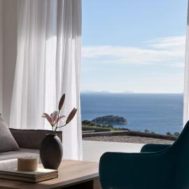 Nisis Suites - Serene Luxury with Sea View, hotel a Panayía