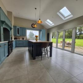 Stone Lodge, готель у місті Ballynamult