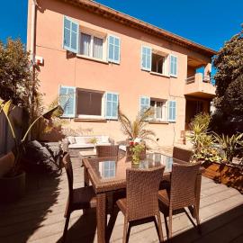 Grand Appartement 3 chambres 6 personnes, terrasse privée a 300m de la plage, Hotel in Sainte-Maxime