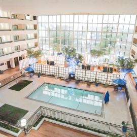 Atrium Hotel and Suites DFW Airport, hotel sa Irving