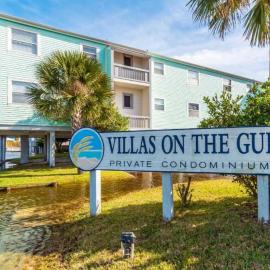 Vibrant gulf condo with pool and beach access, hotel in Pensacola Beach