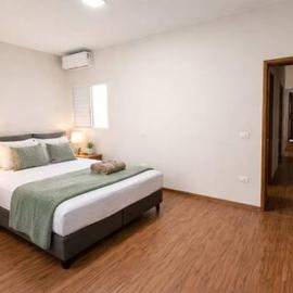 Apê no Centro com Ar, Suíte e Cozinha Completa, hotel v destinaci Monte Carmelo