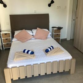 Adorable village retreat studio apartment Deryneia, hotel in Dherinia