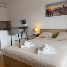Pipanova Cosy Nest with Balcony & Free Parking