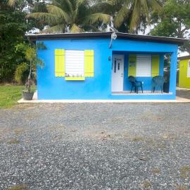 Cozy 2BR Cabin with Pool in Cabo Rojo, hotel a Cabo Rojo