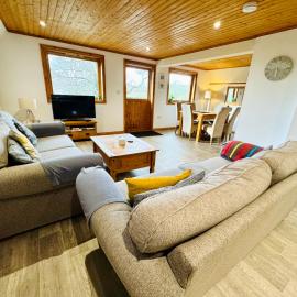 Lazy Bear Lodge with Hot Tub - Finlake Resort and Spa in Devon, hotel i Chudleigh