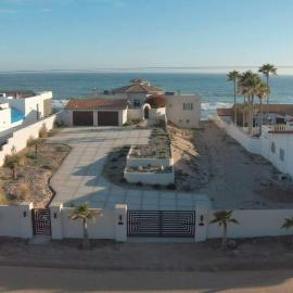 Spacious Family Beachfront Home The Beach House
