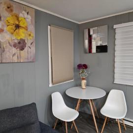 Brossard home, hotel in Brossard