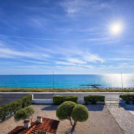 Edo House Anzio - Beachfront - Fronte Mare - Affittacamere - Private Parking, hotel u gradu Ancio