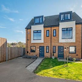 Perfect Booking 4 Bed Home in Swindon
