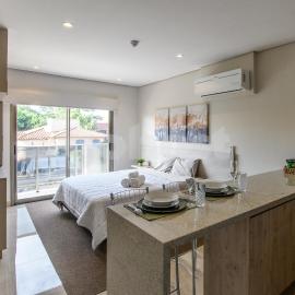 Brand new and cozy loft minutes from the Airport