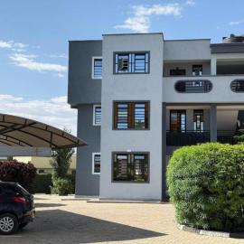 Lazarus Living Apartments Naivasha, hotel in Goat Island