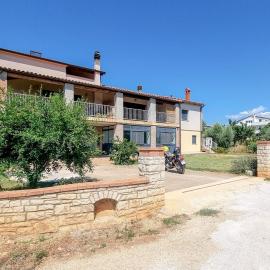 Apartments with parking space Buzinija, Novigrad - 25297