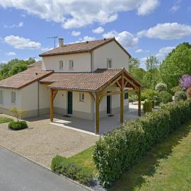 Luxury Vasles Family Villa with Pool, Hotel in Vasles