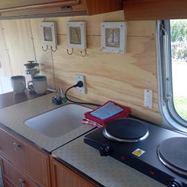 Cosy Caravan, hotel in Takaka