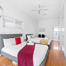 Quadruple Ensuite Room - Nearby Stations & Shops: Auburn şehrinde bir otel