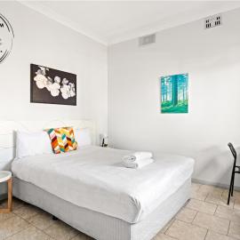 Peaceful Stay in Lidcombe - Double Room on a Quiet Street - Shared Bathroom, hotel in Sydney