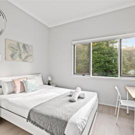 Modern Private Double Room - Centrally Located - Shared Bathroom