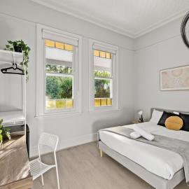 Lovely Double Room - Nearby Transport & Shops - Shared Bathroom, hotel in Killara