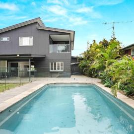 Coastal Family Escape, Pool, Yard & 150m to Warilla Beach