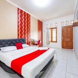 RedDoorz Syariah Plus near Jatiwarna Toll Gate