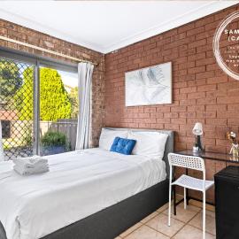 Quiet Crescent Stay in Liverpool - Comfortable Double Room - Shared Bathroom, hotel in Liverpool