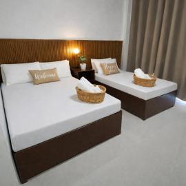Estellie Resthouse, hotel sa Maya