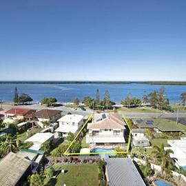 Beachfront - Opposite Boat Ramp, hotel in Golden Beach