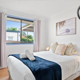 Luxe Double Room - Nearby Stations & Eateries - Shared Bathroom, hotell i Blacktown