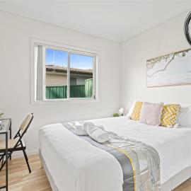 Double Room - Quaint Spot in Marayong - Centrally Located - Shared Bathroom, hotell i Blacktown