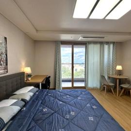 Viesnīca Cozy Condo in Clark Near Airport Pet Friendly pilsētā Anhelesa