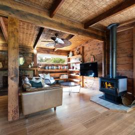 Wattlewood - Mid Century Chic with Outdoor Serenity & Pet friendly.