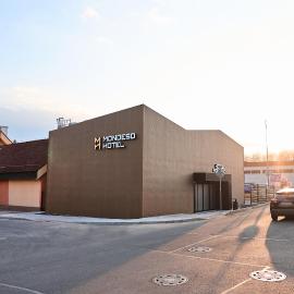 Mondeso Hotel, hotel em Aš