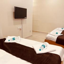 Siya dormitory and rooms, hotel em Colhapur