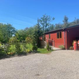 Country lodge retreat with hot tub, hotel u gradu Fewston