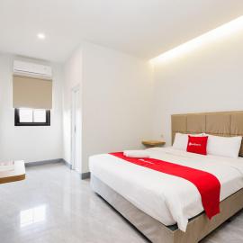 RedDoorz Plus Ciapus Bogor, hotel in Cimanglid