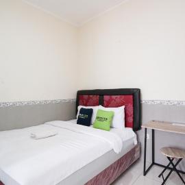 Urbanview Hotel Syariah Griya Asri Patran near Tugu Station