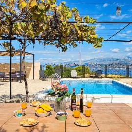 Stone House with Pool, Set in Idillic Countryside - Villa Mir