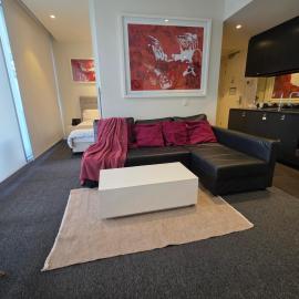 Luxury 2 Bedroom Suite near Adelaide with a car park