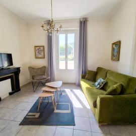 Entire place, Villa Roger apartment, Le Teil, hotel a Le Teil